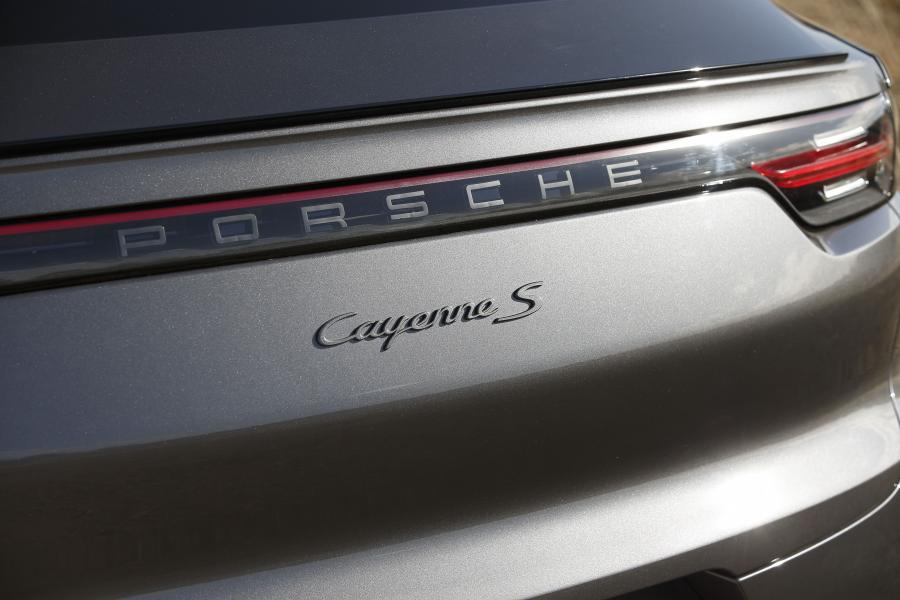 Логотип Porsche Cayenne S Coupe 2019 года  (AU) (фото 15 из 26)